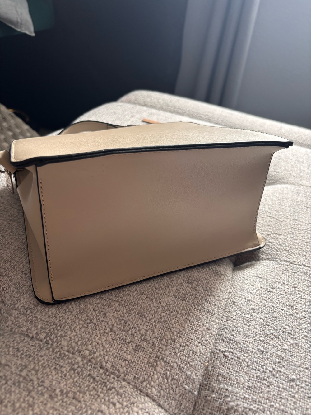 Steve Madden Taupe Box Crossbody Bag with Detachable Logo Strap - Picture 5 of 6